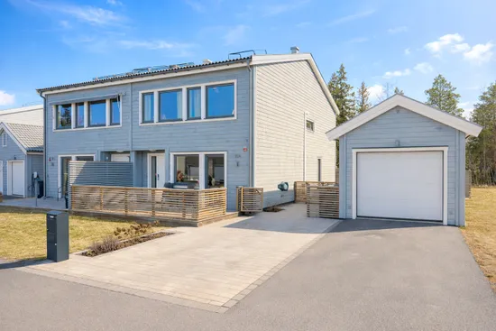 Radhus, Lillmossvägen 16A, Norrboda, Upplands-Bro