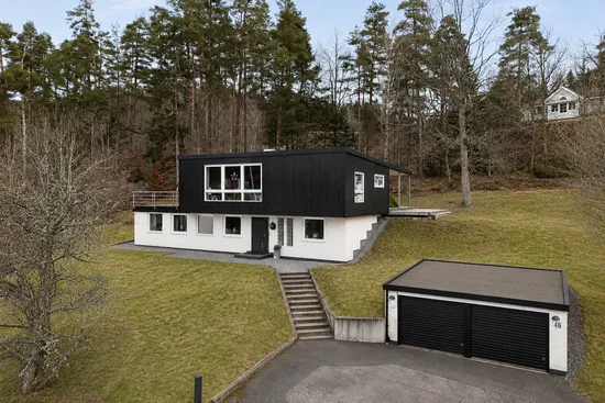 Villa, Kyrkogatan 46, Kinna, Mark