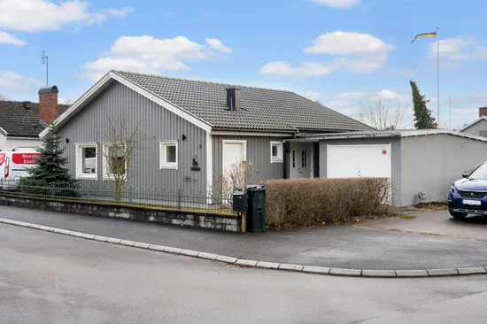 Villa, Radhus, Hantverkaregatan 2, Vara - Centralt, Vara