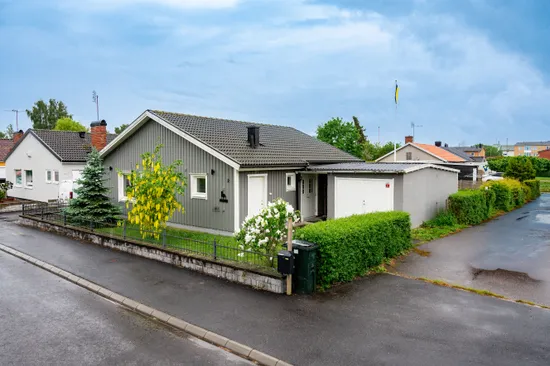 Villa, Radhus, Hantverkaregatan 2, Vara - Centralt, Vara