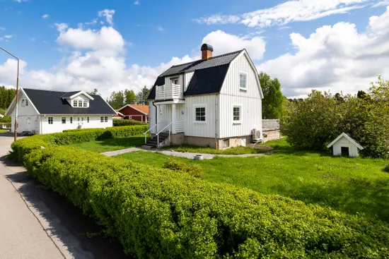 Villa, Åkarevägen 8, Hällabrottet, Kumla