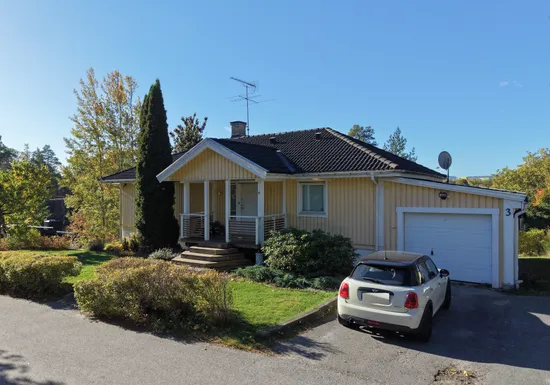 Villa, Lilla Björnvägen 3, Västra Solgård, Huddinge