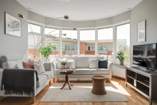 Bostadsrätt, Rymlig och ljus 4:a högst upp i huset med slående utsikt! Dessutom hiss och garage i samma byggnad., Sofiaparken, Lund