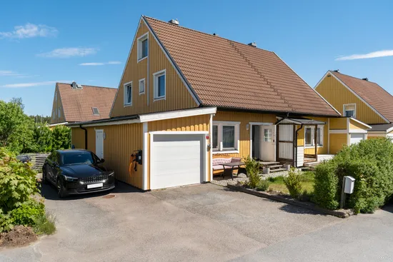 Radhus, Oxdansvägen 1, Brunna, Upplands-Bro