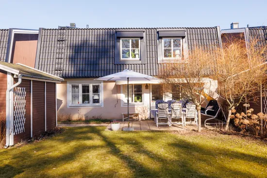 Villa, Radhus, Brevbäraregatan 11, Björkhaga, Örebro
