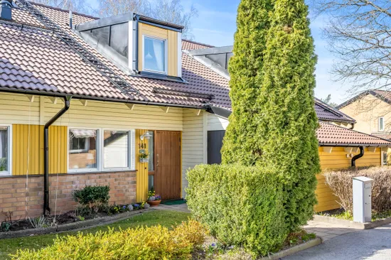 Radhus, Axel Swartlings gata 141, Klockaretorpet, Norrköping