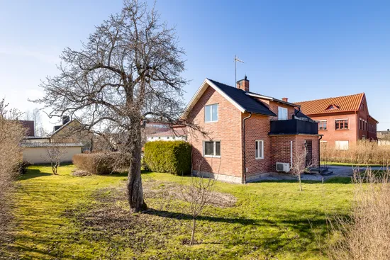 Villa, Mossbanegatan 3, Haga, Kumla