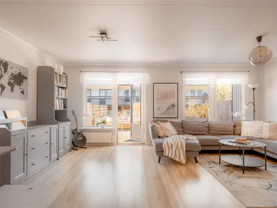 Villa, Radhus, Lomvägen 381, Kärrdal, Sollentuna