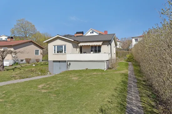 Villa, Gårdsfogdevägen 28, Mariehäll, Stockholm