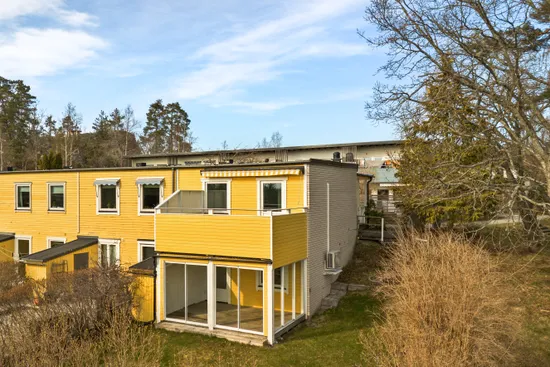 Radhus, Glädjegången 28, Trollbäcken, Tyresö