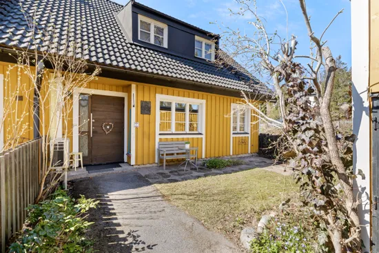 Villa, Radhus, Vårlöksvägen 17, Trollbäcken, Tyresö