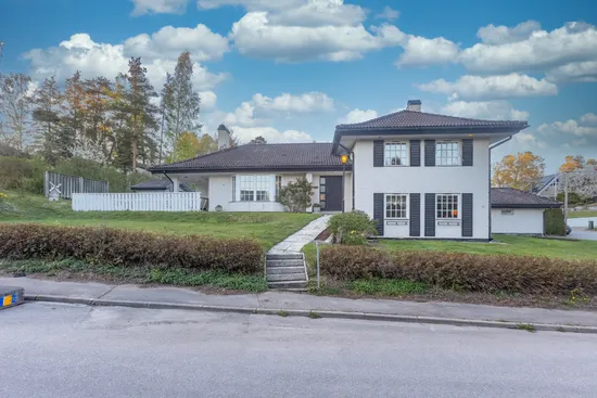 Villa, Almvägen 35, Östra Vallabrink, Täby