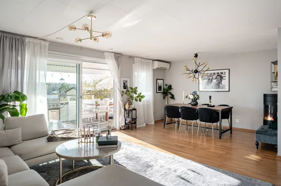 Villa, Radhus, Alliansvägen 90, Gribbylund, Täby