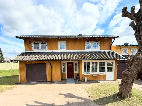 Radhus, Miklagårdsvägen 39, Täby Kyrkby, Täby