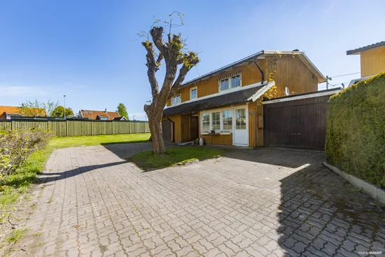Radhus, Miklagårdsvägen 39, Täby Kyrkby, Täby