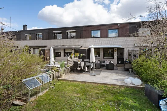 Radhus, Östergökssvängen 8, Nälsta, Stockholm