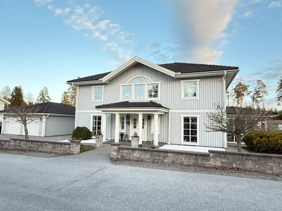 Villa, Holmfrids väg 6, Täby Kyrkby, Täby