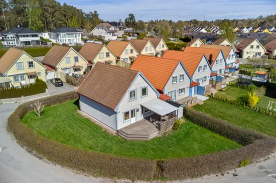 Villa, Radhus, Skattegårdsvägen 429, Vinsta, Stockholm