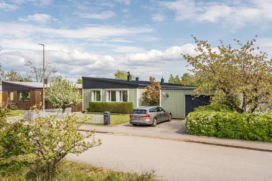Villa, Radhus, Arealvägen 16, Viksjö, Järfälla