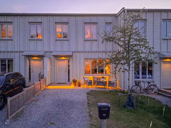 Radhus, Pastorsvägen 10, Prästgårdsmarken, Upplands Väsby