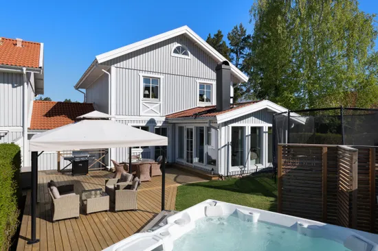 Villa, Radhus, Reduttvägen 88, Gribbylund, Täby