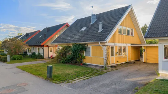 Radhus, Hyvelgränd 7, Haninge