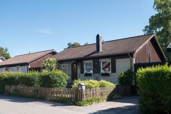 Villa, Travvägen 12, Håbo