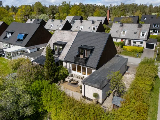 Villa, Radhus, Örnsätrabacken 28, Sätra - Skärholmen, Stockholm