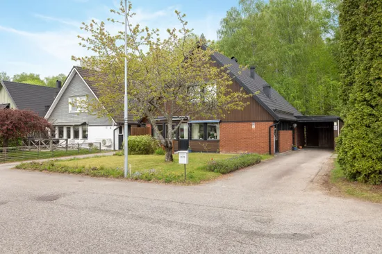 Villa, Famnvägen 2, Bålsta Sågarbacken, Håbo