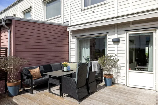 Radhus, Löjtnantsgränd 30, Barkarbystaden, Järfälla
