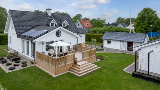 Villa, Nyponvägen 17, Blomsterkvarteren, Laholm