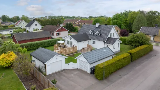 Villa, Nyponvägen 17, Blomsterkvarteren, Laholm