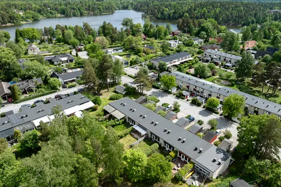 Villa, Radhus, Apoteksvägen 47, Knivsta