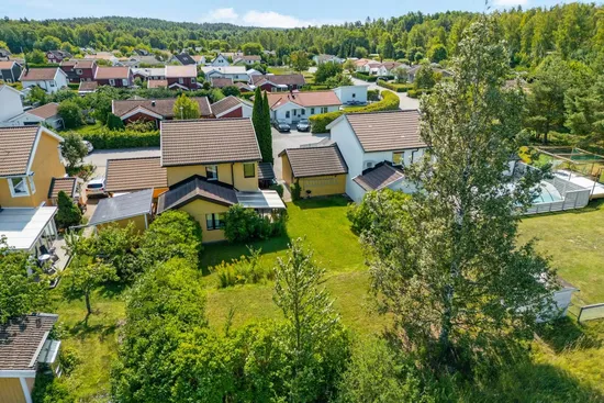 Radhus, Sikvägen 10, Råbydal, Håbo