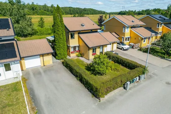 Villa, Radhus, Sikvägen 10, Håbo