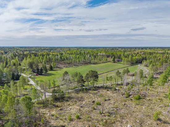 Gård/Skog, Skapa er hästgårdsdröm med högt och naturnära läge i Örsundsbro, Örsundsbro, Enköping