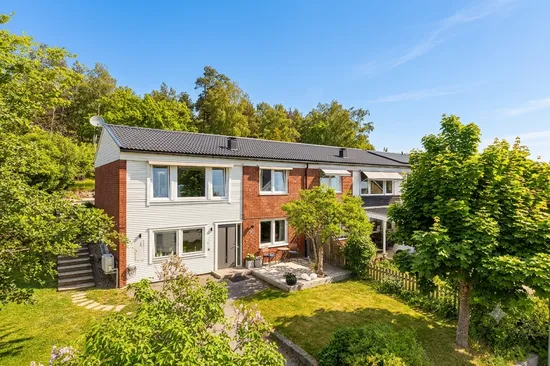Radhus, Kärrvägen 30, Sigtuna - Hällsbo, Sigtuna