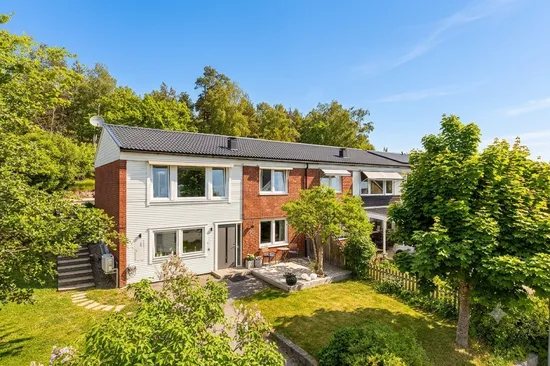 Radhus, Kärrvägen 30, Sigtuna - Hällsbo, Sigtuna