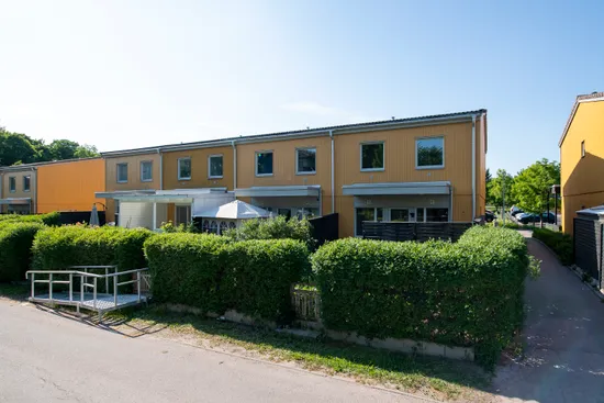 Villa, Lövsångargatan 17, Råby, Västerås