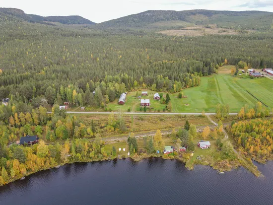 Villa, Vacker fastighet omgivet av frodande grönska, Jokkmokk