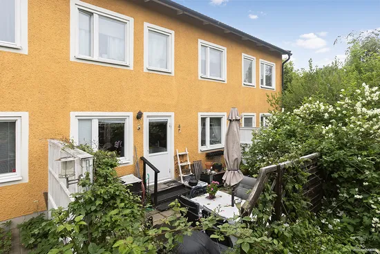 Radhus, Rättar Vigs väg 4, Nälsta, Stockholm