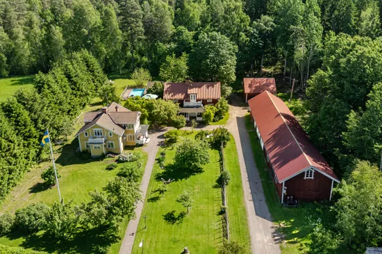 Gård/Skog, Snarvägen 9A & 9B, Västerfärnebo, Sala