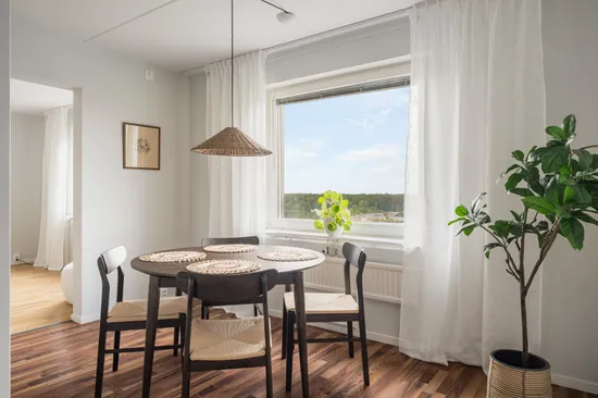 Bostadsrätt, Åkerbyvägen 96, Högst upp!, Täby Centrum, Täby