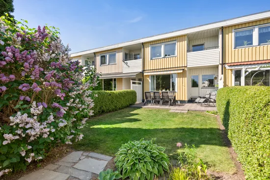 Villa, Radhus, Ängsullsvägen 20, Kälvesta, Stockholm