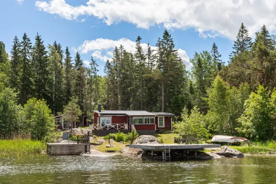 Fritidshus, Fritidhus, bastu och brygga på en ön Norrgårdsskäret 20 i Roslagens skärgård - Herräng, Herräng, Norrtälje