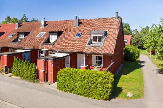Villa, Radhus, Björnidegränd 249, Kälvesta, Stockholm