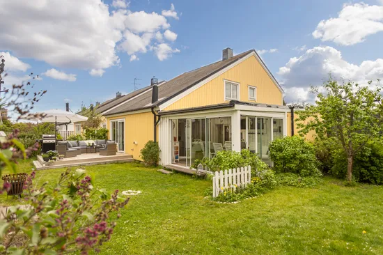 Villa, Radhus, Alströmervägen 33, Fågelsången, Sollentuna