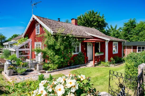 Villa, Kvarnliden 5, Larv, Vara
