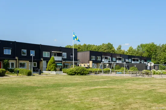 Radhus, Bärnstensgatan 22, Brandthovda, Västerås