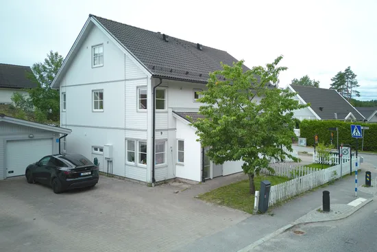 Radhus, Talldalsvägen 9, Vistaberg, Huddinge